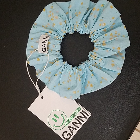 Ganni Accessories - GANNI printed cotton poplin scrunchies